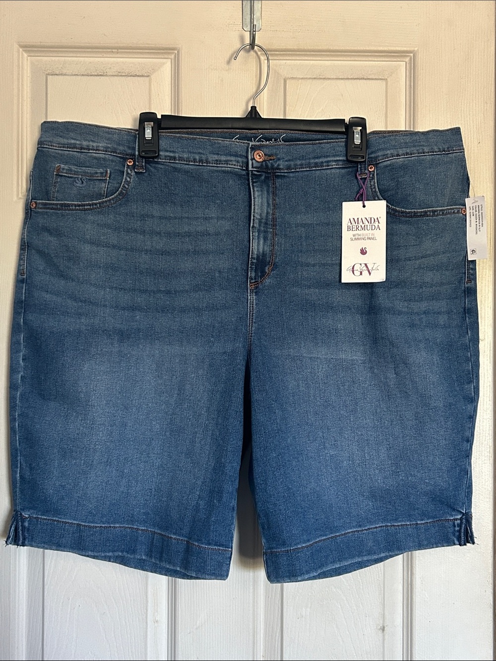 NWT Gloria Vanderbilt Amanda denim Bermuda short size 22W